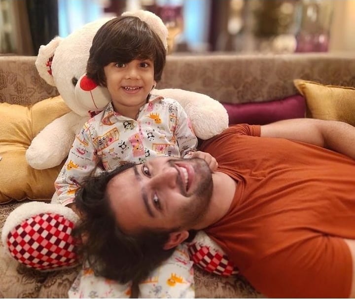 shaheer_aayo's tweet photo. When Shaheera wants more pampering..
@Shaheer_S
@VidvaanSharma
#KuchRangPyarKeAiseBhi3
#ShaheerSheikh
#vidvaansharma
#loverespectsupport https://t.co/MtDzDuKfik