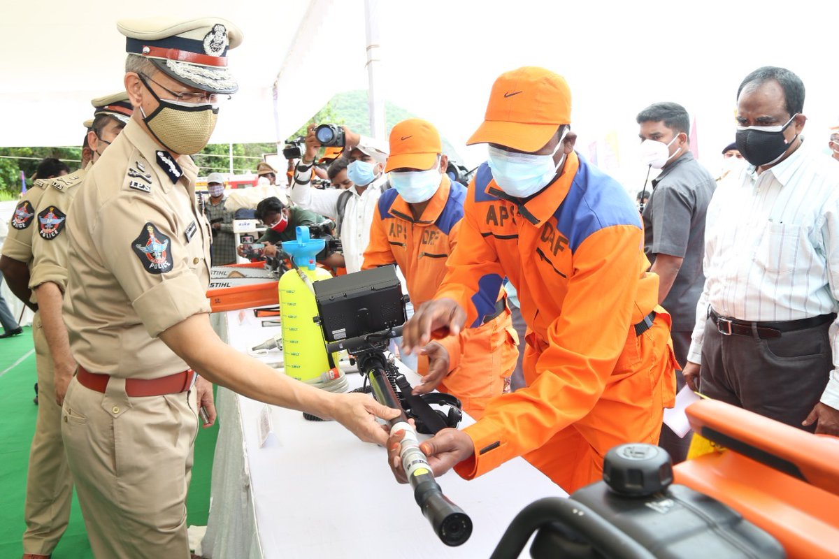 APPOLICE100's tweet photo. The #APSDRF is building community preparedness & prevention in the face of any natural calamity through community participation, & is working towards a unified structure with common goals & objectives to fearlessly face disasters & serve the nation with better preparedness. (3/5) https://t.co/1eyGswVLdj