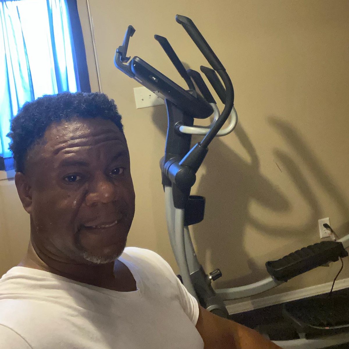 Faithplyr5's tweet photo. No more excuses..time to get back to work #gitfit https://t.co/Ef4BzIe8be