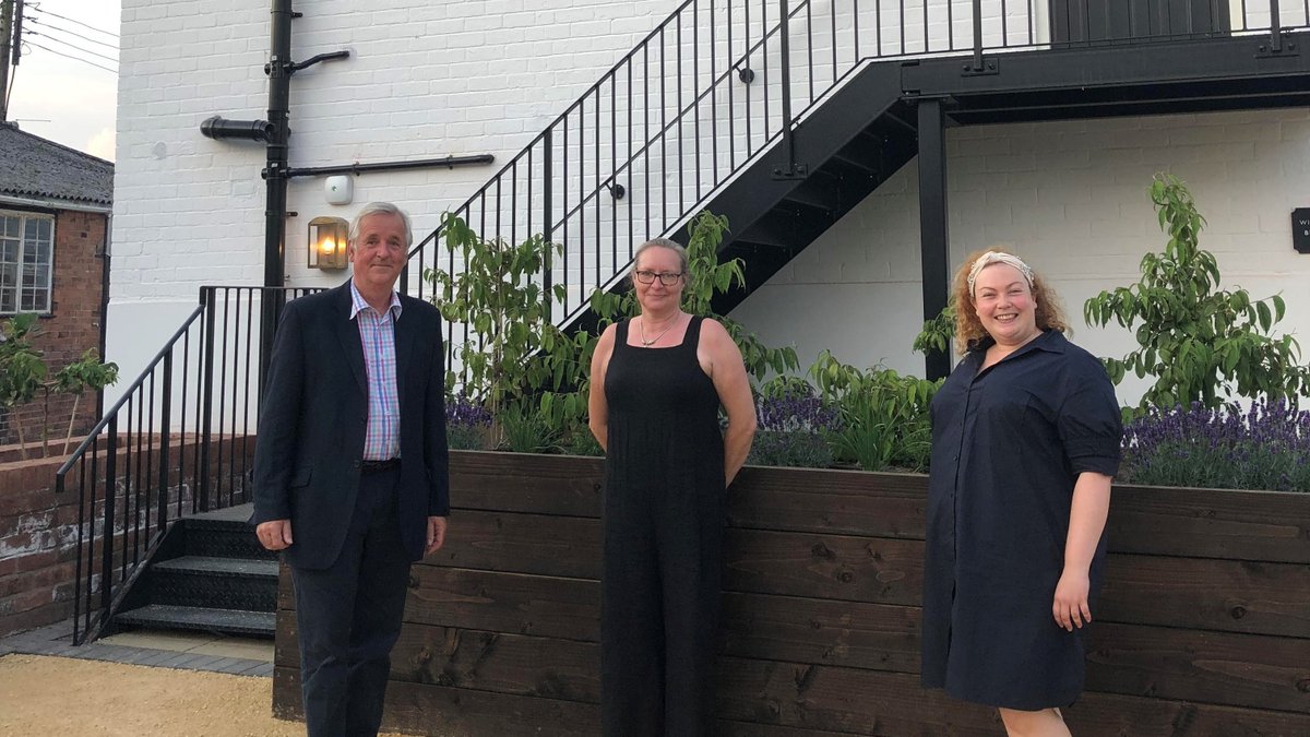 Clare and I dined at @BearAtHodnet with Algy and Jane Heber-Percy, of #HodnetHall, whose family own the inn. Tom Heber-Percy has overseen a superb refurbishment. The Bear has been relaunched by Mel and Martin Board of @TheHaughmond. I'm with Mel Board and manager Chloe Turner.