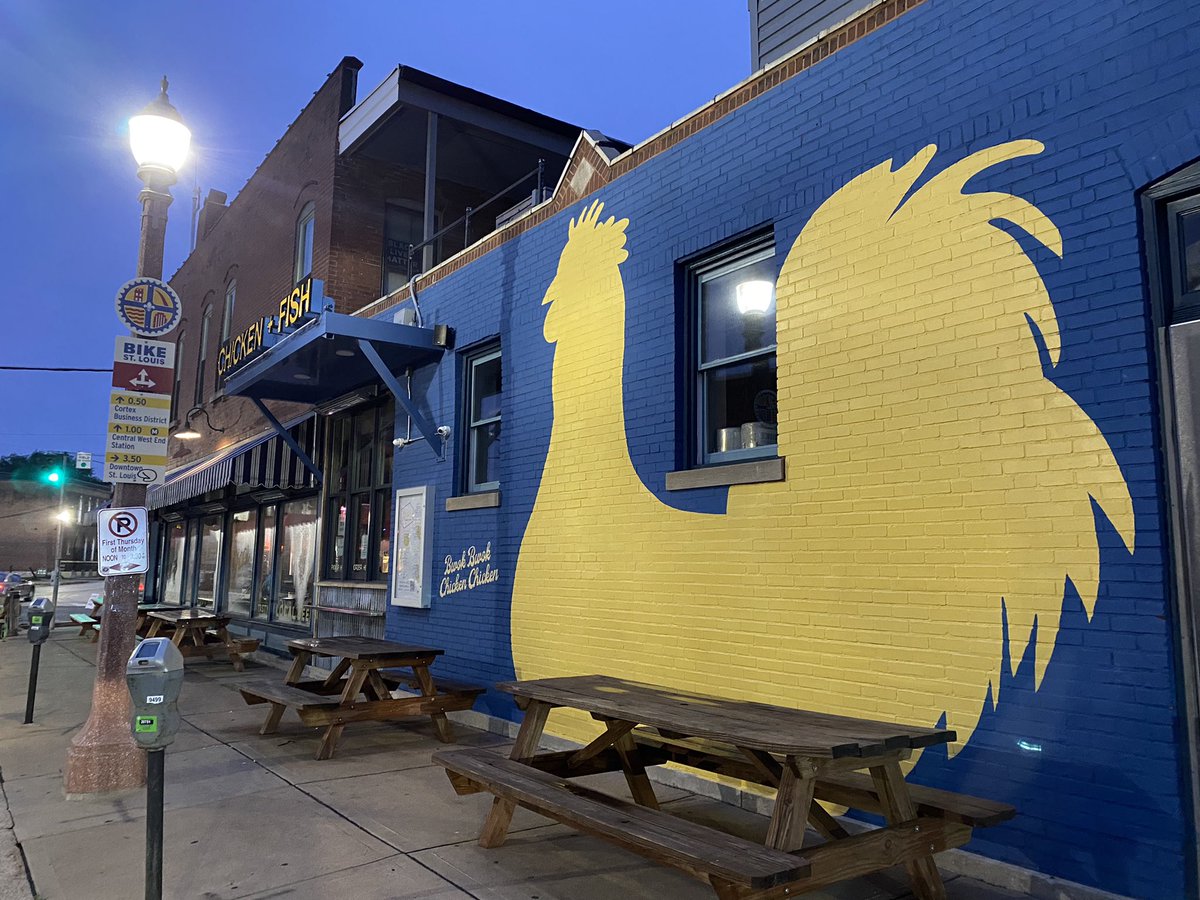 AMSidwell's tweet photo. #chickenandfish on #thegroveβ¦.the chicken mural itself, makes me want to check it out lol #tisl @ksdknews https://t.co/EuxKx21QXG