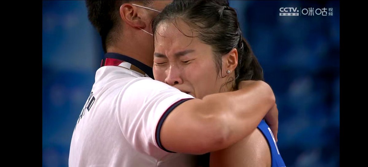 karjk's tweet photo. #TaiTzuYing of #TPE was so so rusty today still she won against #Intanon of #THA
So semifinals between #PVSindhu vs #TTY
Its repeat of #Rio quarterfinals
#RatchanokIntanon cries after losing #Emotions and #Olympics cant be separated 😭 Don't cry @RatchanokMay you are champ https://t.co/0Rgrsud9FN