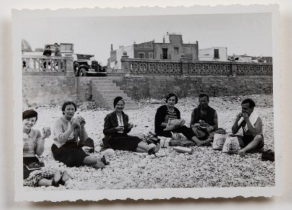 fundaciomiro's tweet photo. 🤝 A més d’irradiadors de #modernitat, els Amics de l’Art Nou (#ADLAN) i #JoanMiró van ser, sobretot, #amics.
🚗 L’any 1935 van fer plegats un #roadtrip a #Andalusia. Les fotografies, alegres i entranyables, són a #MiróADLAN fins el 5 de setembre.
📝 https://t.co/D4UHBfKeRT https://t.co/dPepKfFi6O