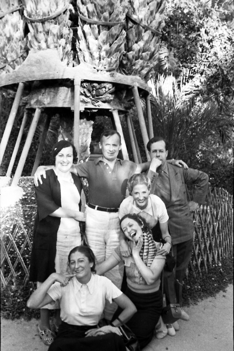 fundaciomiro's tweet photo. 🤝 A més d’irradiadors de #modernitat, els Amics de l’Art Nou (#ADLAN) i #JoanMiró van ser, sobretot, #amics.
🚗 L’any 1935 van fer plegats un #roadtrip a #Andalusia. Les fotografies, alegres i entranyables, són a #MiróADLAN fins el 5 de setembre.
📝 https://t.co/D4UHBfKeRT https://t.co/dPepKfFi6O