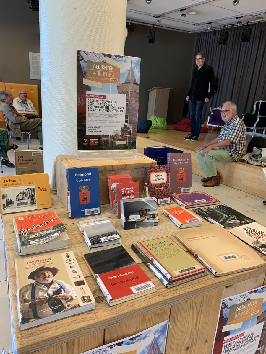 NIEUW! De Gedichtenwandeling Helmond. Het boekje is voor €2,50 te koop bij VVV Helmond. Tijdelijk met vouchers voor gratis extra’s in de stad. De Gedichtenwandeling is een co-productie van ⁦<a href="/bibliotheekhp/">Bibliotheek Helmond-Peel</a>⁩ | ⁦<a href="/HLMDMarketing/">Helmond Marketing</a>⁩ | <a href="/vvvhelmond/">VVV Helmond</a> | ⁦<a href="/literair_cafe/">LiterairCafeHelmond</a>⁩
