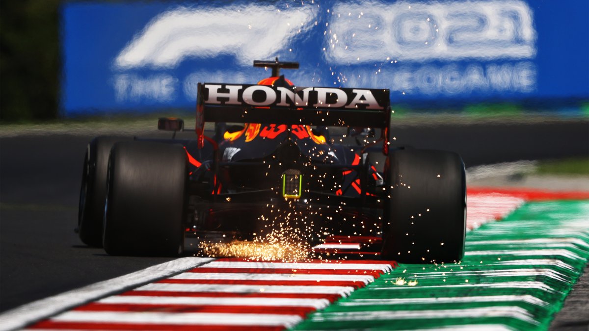 Nice rear, <a href="/Max33Verstappen/">Max Verstappen</a> 🔥😉