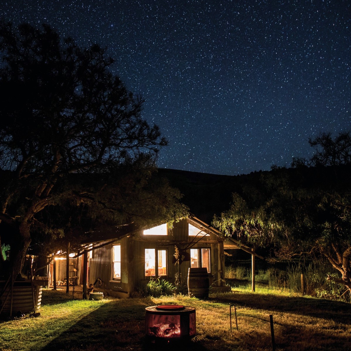 Australia's tweet photo. Starry, starry nights on #KangarooIsland 💫
Enjoy a candlelit dinner with #GastronomoDining 's #TheFeast, held in a secret location on the island, from October 14 to the end of November.
#seeaustralia #seesouthaustralia #authenticKI #holidayherethisyear https://t.co/Fc16mfkJUq