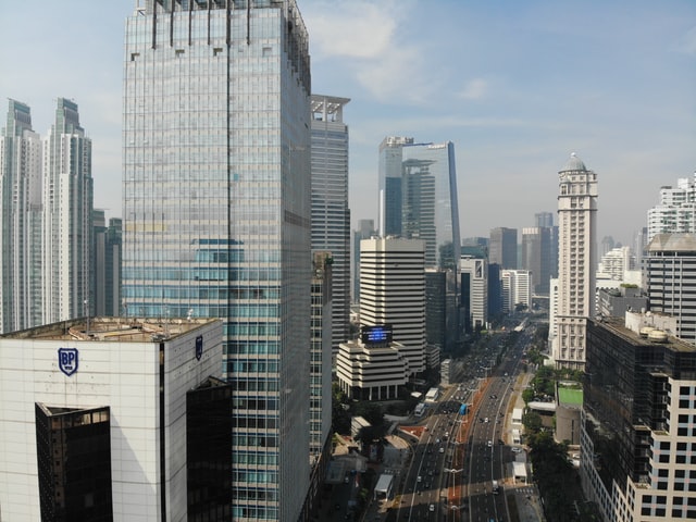 Indonesia_Expat's tweet photo. Those deemed essential workers will need to get jabbed to be allowed to work in government offices
#levelfour #ppkm #vaccine #workfromoffice
https://t.co/8EN24sSUNM https://t.co/5sDQpjOqQ4