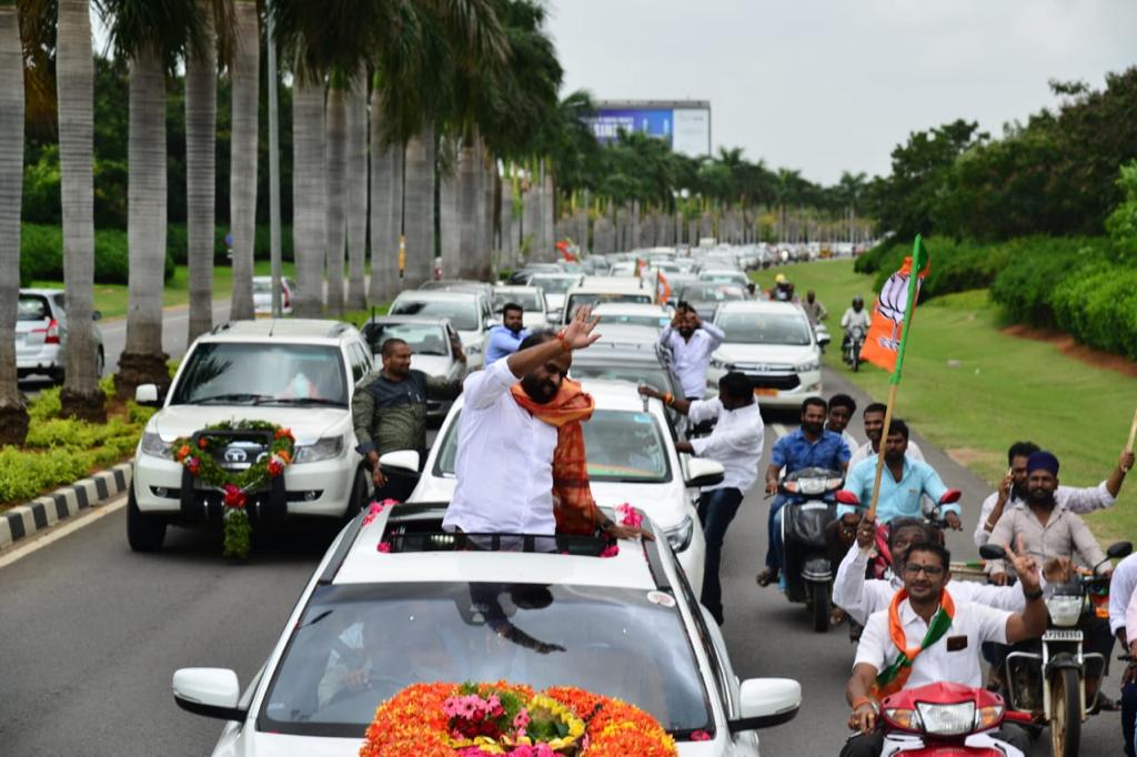 Arifarah1's tweet photo. Congratulations satya anna for successfully completing as national secretary 🎊💐🎉🎊💐💐
@satyakumar_y https://t.co/ozLB8pLIoS