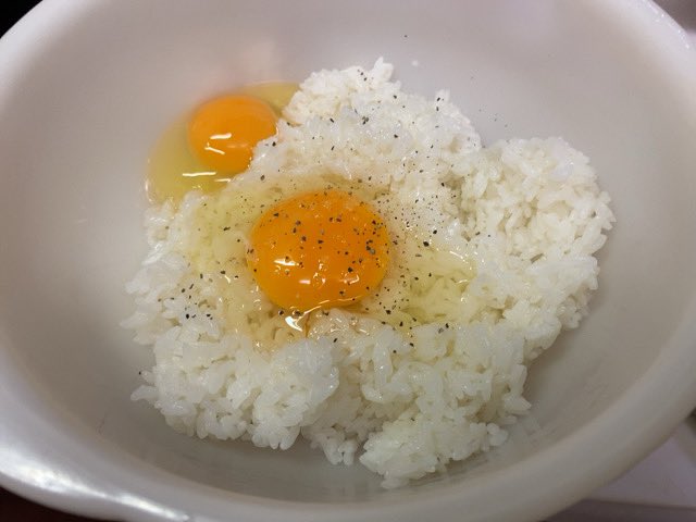 あ る 今夜はエビづくし 先に卵かけご飯を作るスタイルで 簡単パラパラ エビレタスチャーハン O 安野家の食卓 安野家の台所 T Co Riinouljhz Twitter