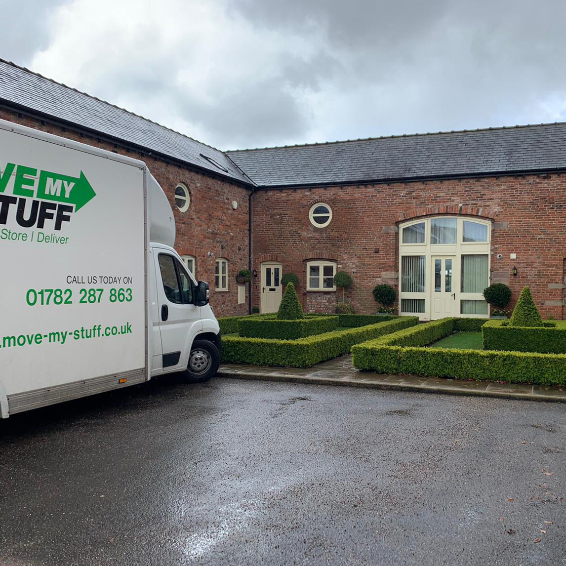 It was a #cloudyday, but look at that Topiary! (We definitely got #GardenEnvy)
Could you keep this topiary looking as good as that?

Visit move-my-stuff.co.uk Pack, Move, Store, Deliver.
#stafford #staffordshire #stoke #removalscompany