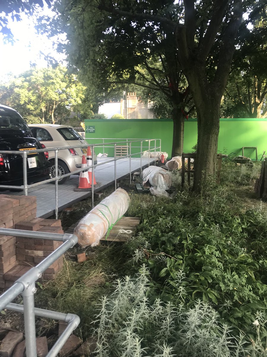 OurHighbury's tweet photo. Wrapped in plastic!  Lying in wait for what exactly? No longer able to clean the air, generate shade or soak up rainwater Shame on you ⁦@IslingtonBC⁩  ⁦@RowChampion⁩ ⁦@diarmaid_w⁩ #ClimateEmergency #homesandtrees https://t.co/DSdp0VG0u6