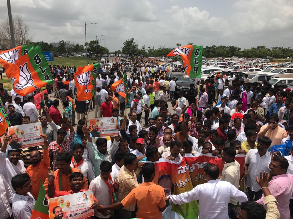 Rajesh_Kumar221's tweet photo. On this day Our beloved Leader Satyanna successfully completed 3yrs as National Secretary. 
I wish god bless him with great success in up coming days.
Congratulations @satyakumar_y anna 💐💐💐 https://t.co/yspX1Zdsm0