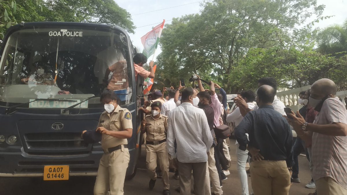 prudentgoa's tweet photo. Police detain Congress workers protesting outside CM's official residence condemning statement made by CM in Goa legislative assembly regarding minor girls gang rape case
#Goa #Politics #Congress https://t.co/msahdJ0dfO