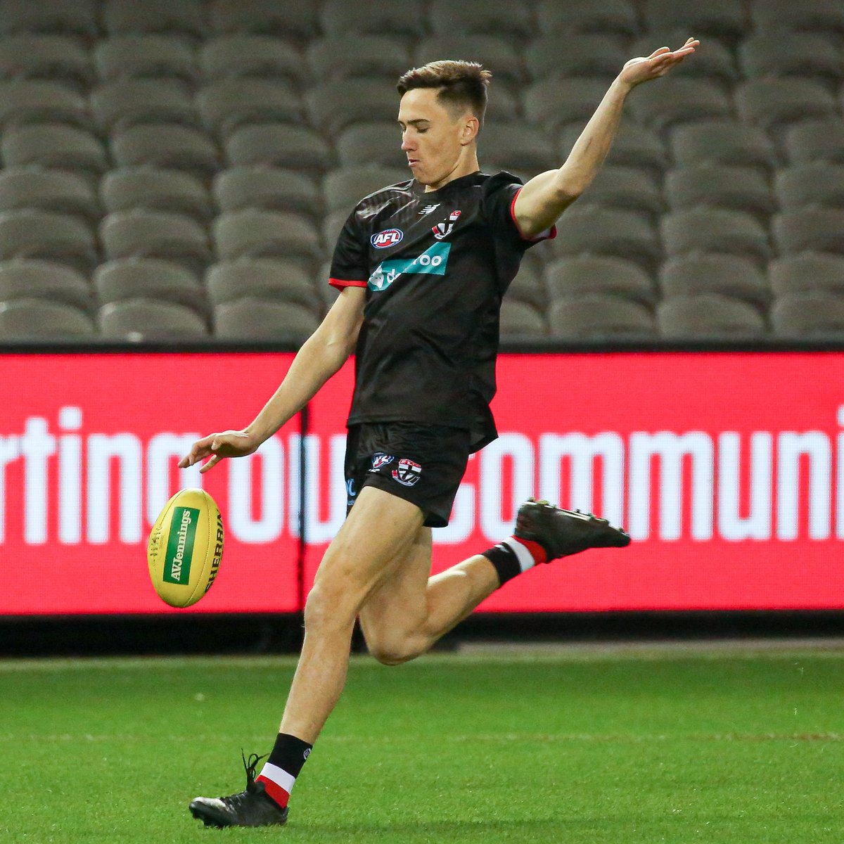 stkildafc's tweet photo. Update: Dougal Howard has been subbed out of the game (hamstring).

Cooper Sharman has been subbed in.

#AFLSaintsBlues https://t.co/v5TlzB4J6S