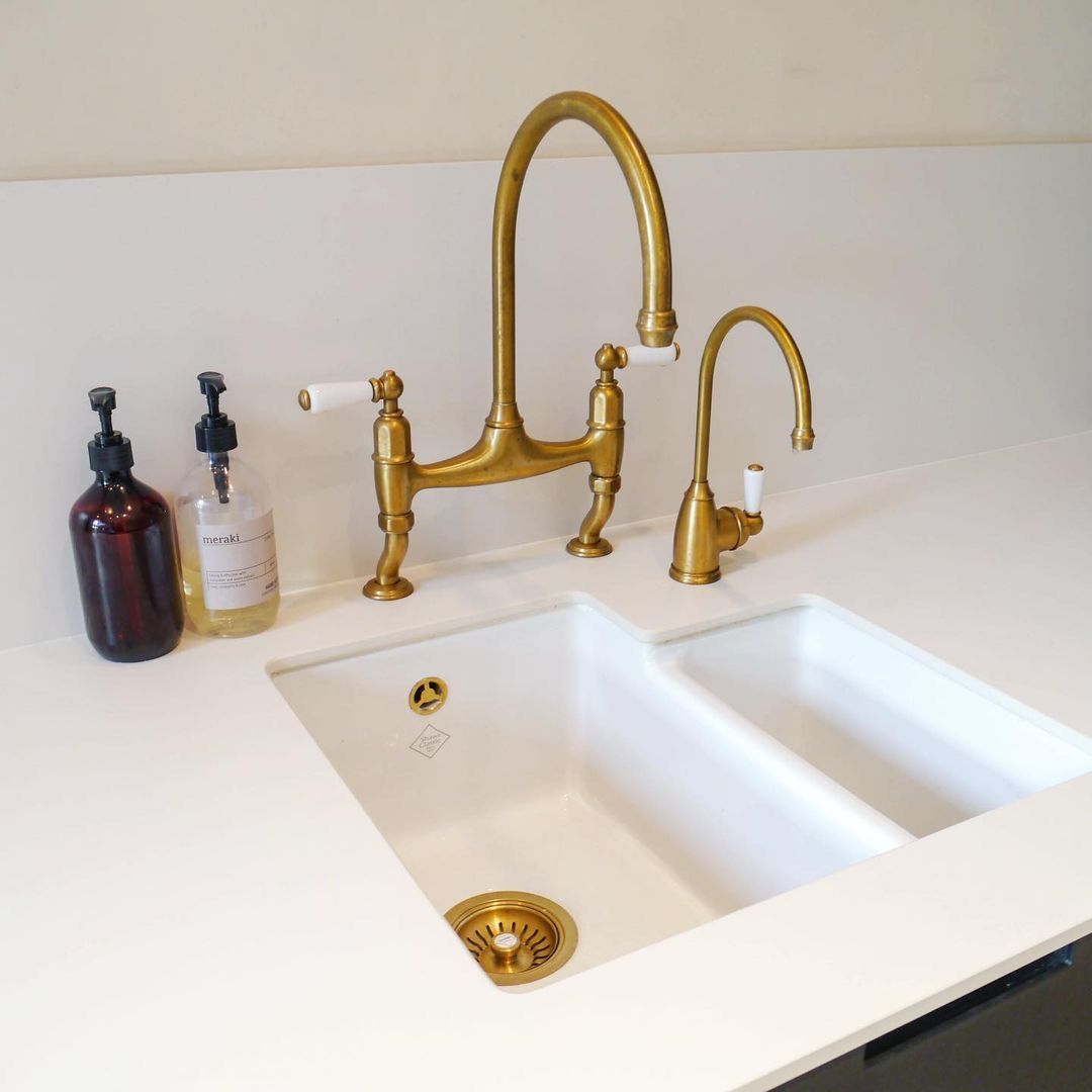 CRLstone's tweet image. How stunning is this area of the kitchen?! The clean lines of the Ceralsio Soft White worktops paired with the antique brass waste and overflow and the Perrin and Rowe taps really create a wow factor.  
#kitchensink #kitchentaps #kitchenworktops #kitchencountertops