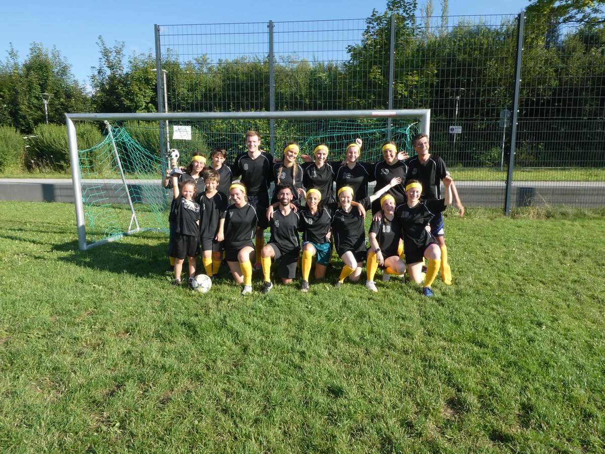 BareyreLab's tweet image. Our summer party started with an epic football game between FC Bareyre and FC Kerschensteiner. We are pleased to report a large victory by FC Bareyre 3:0 for the first clinical neuroimmunology cup.
Congrats to all the lab members!⚽🏆
Goals: Michele, Michele, Noémie