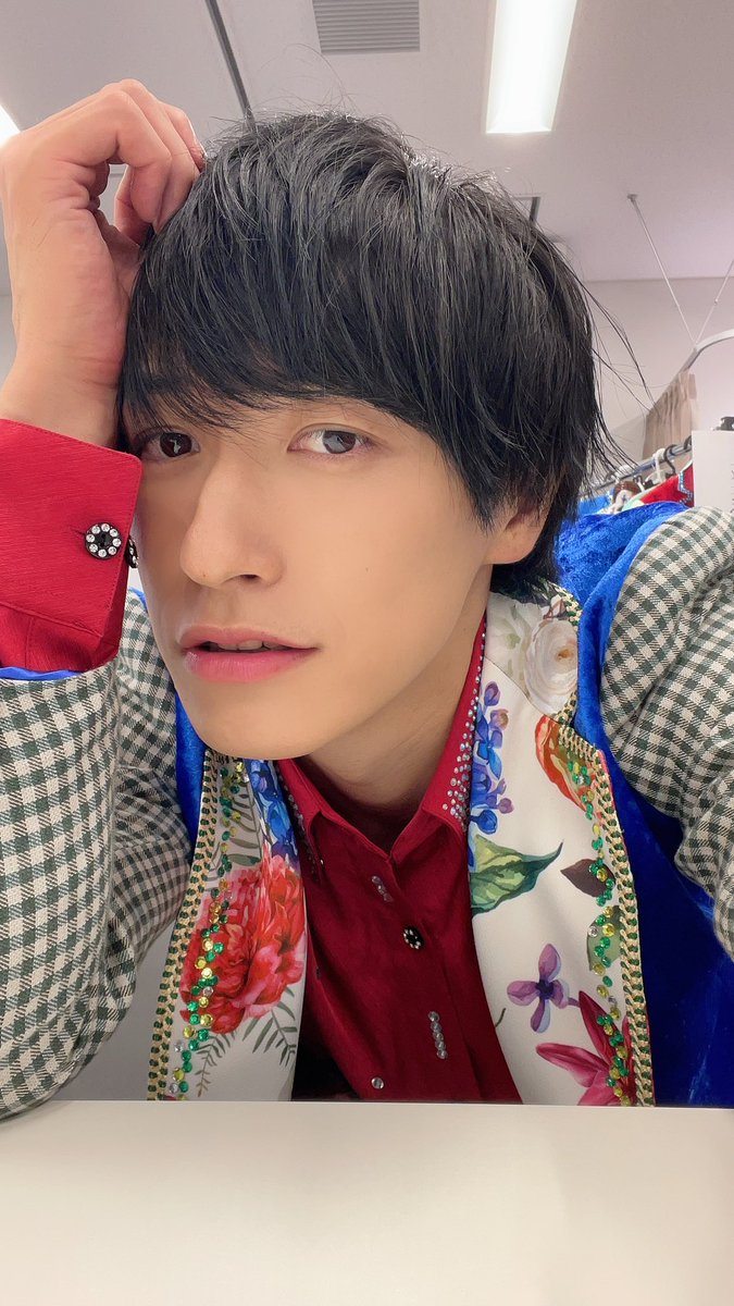 あんまり衣装見えてないけど、 新しい神久保の衣装。 #甘党男子