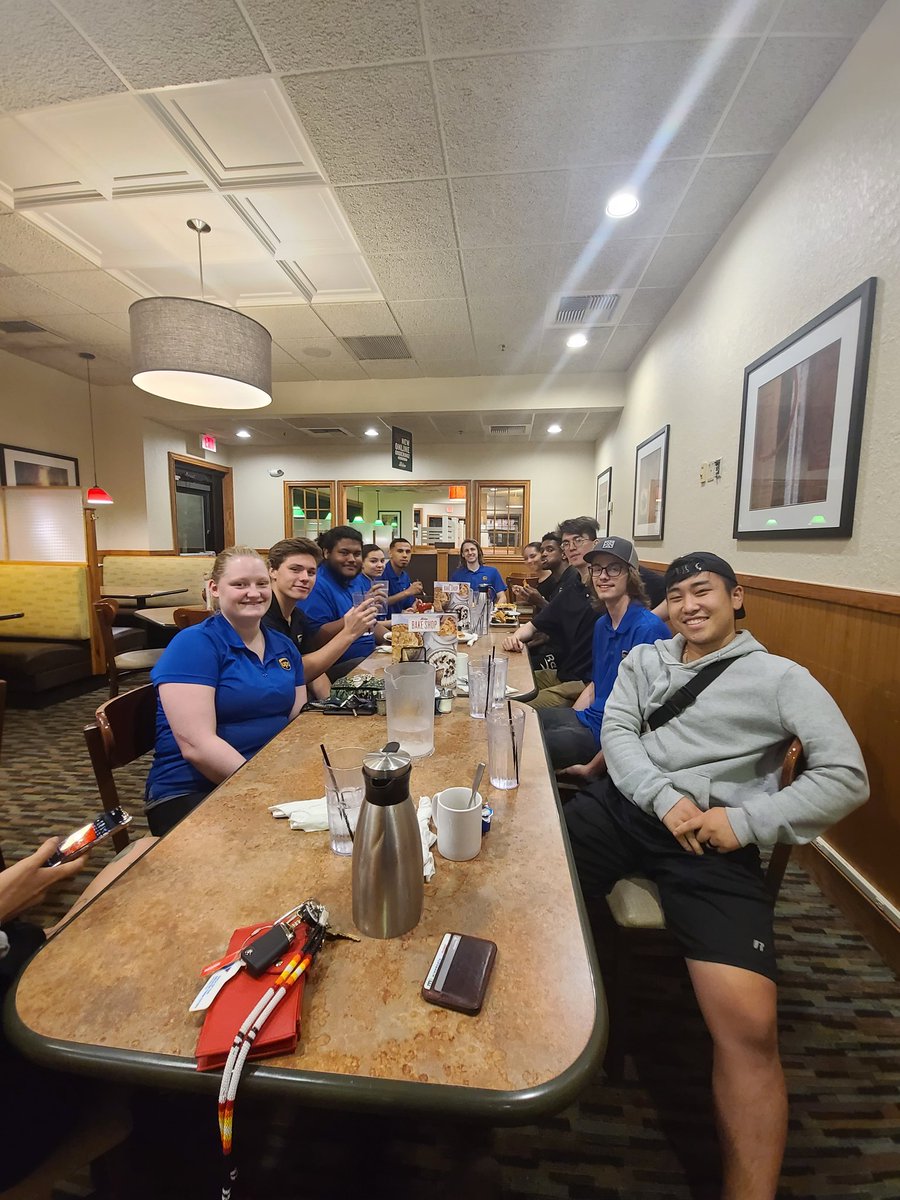 Teamwork makes the dream work! Midnight Supervisors catching some breakfast after the sort. 🍳 We get through the nights by getting through them TOGETHER! #wearethemidnight #pushthelimit #alwaysbelieve #forever1907 <a href="/nicnel14/">Nicholas Nelson</a>