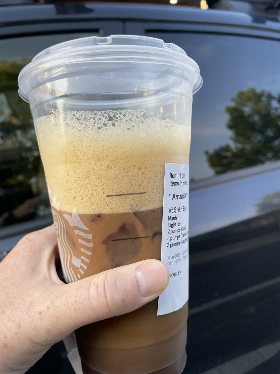 manda_windsorae's tweet photo. It’s only 7:35 and this fail by @Starbucks really sums up how absolutely nothing is going right. https://t.co/Pf2BcZLQgh