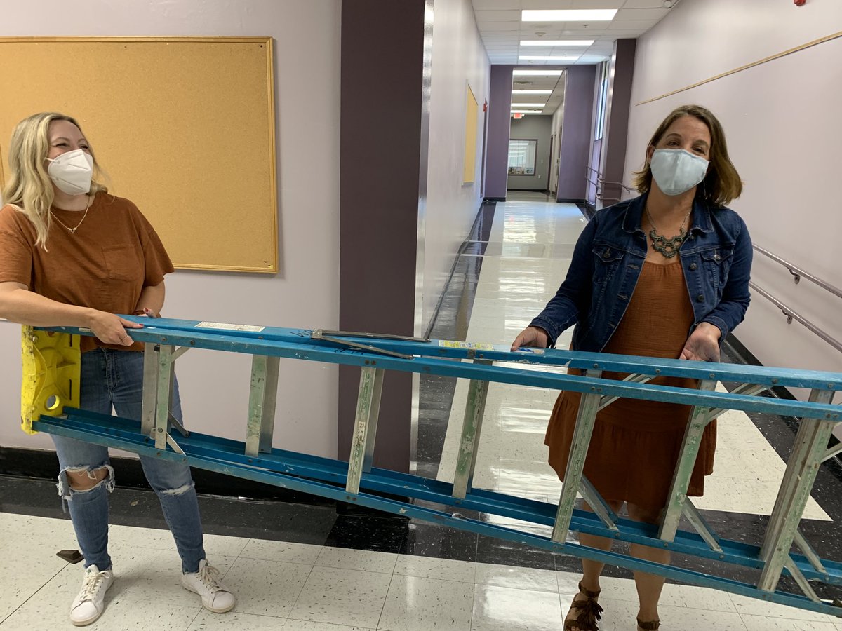 principalwp's tweet photo. Teamwork makes the dream work at the WP! #strongertogether #cityschoolsofdecatur #winnonaparkcrew https://t.co/IYBfvddSmB