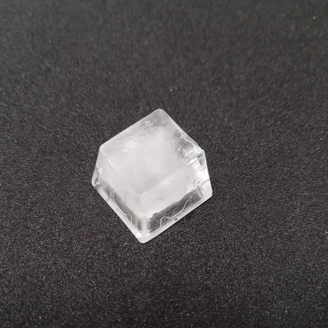 @fuwa_shop 氷（アイスキューブ）みたいなキーキャップも素敵ですよね
