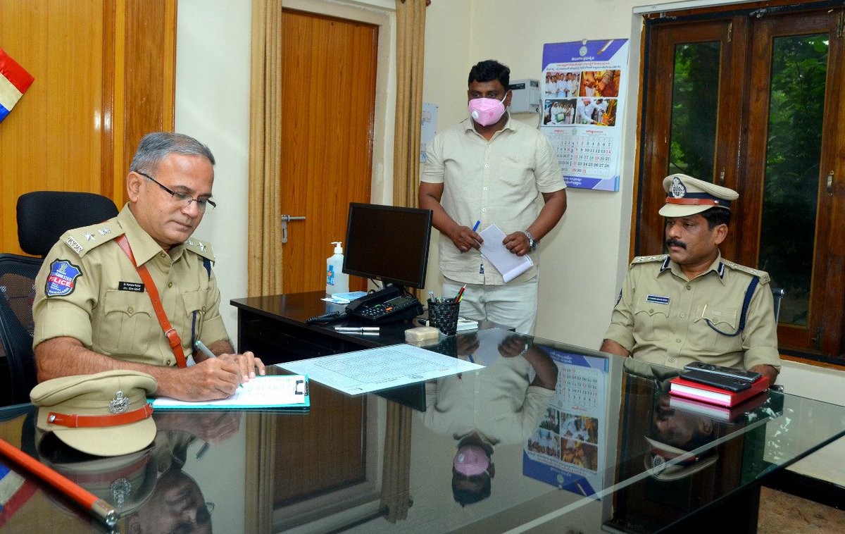 spsangareddy's tweet photo. సంగారెడ్డి జిల్లా నూతన SP గా పదవీ బాధ్యతలు స్వీకరించిన శ్రీ M.రమణ కుమార్ గారు. https://t.co/QkUOJATXKY