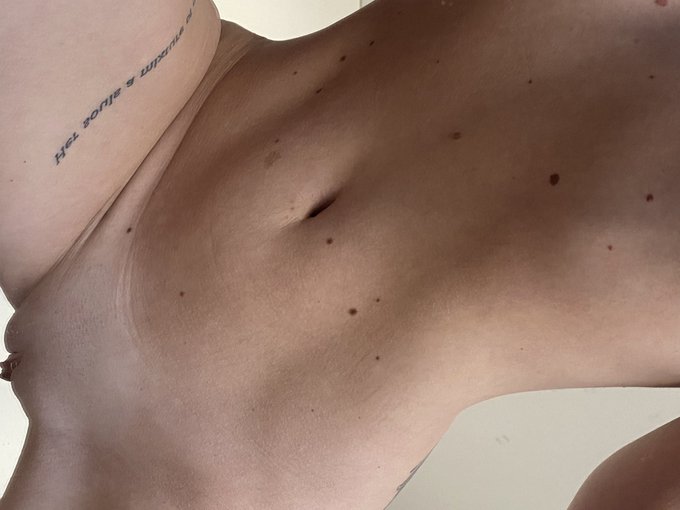 Watch Beth Spiby's leaked NSFW photo on TwXstars