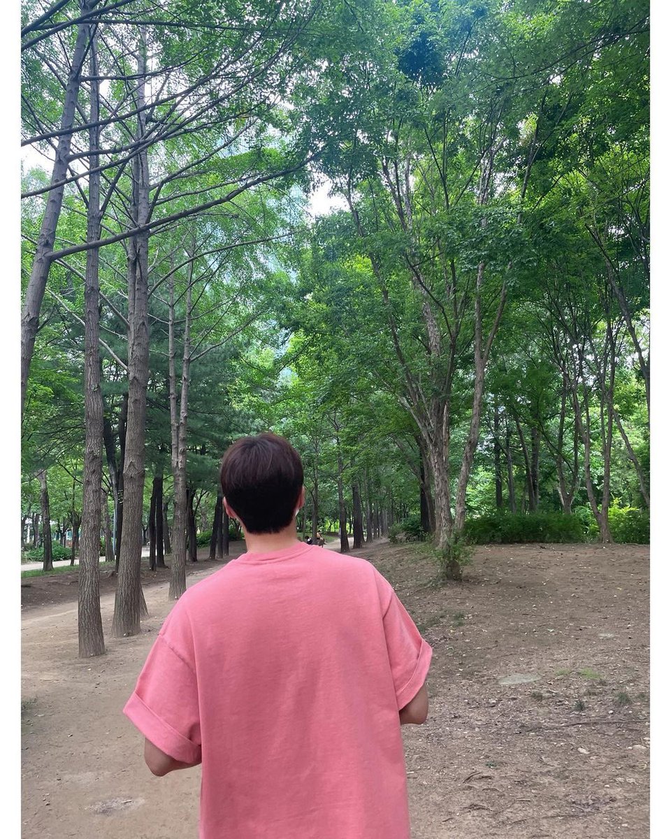 seonhuniverse's tweet photo. [KIMSDATAGRAM] #PreferredPicture

Pink Seonho who appeared to ease the heat 💖
-
Together w/ actor Kim Seonho, lets get through this summer healthily ☀️💚🙌
-
#KimSeonHo #Kimsda #ThinkingAboutItOnly #FeelingHappy #Together #WithActorSeonho #Healthy #Summer #LetsHave #Fun #Weekend https://t.co/NRN1AAXPLu