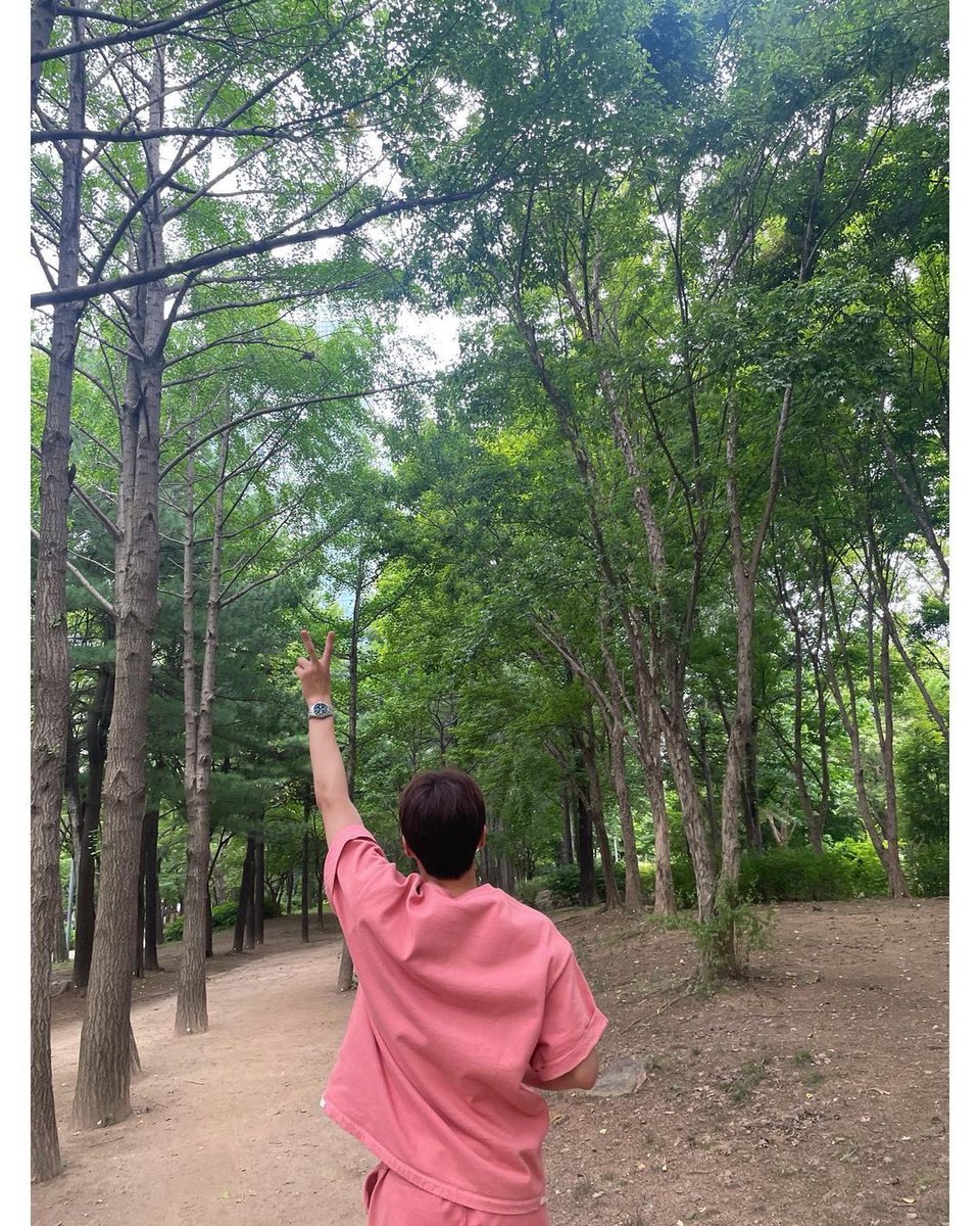 seonhuniverse's tweet photo. [KIMSDATAGRAM] #PreferredPicture

Pink Seonho who appeared to ease the heat 💖
-
Together w/ actor Kim Seonho, lets get through this summer healthily ☀️💚🙌
-
#KimSeonHo #Kimsda #ThinkingAboutItOnly #FeelingHappy #Together #WithActorSeonho #Healthy #Summer #LetsHave #Fun #Weekend https://t.co/NRN1AAXPLu