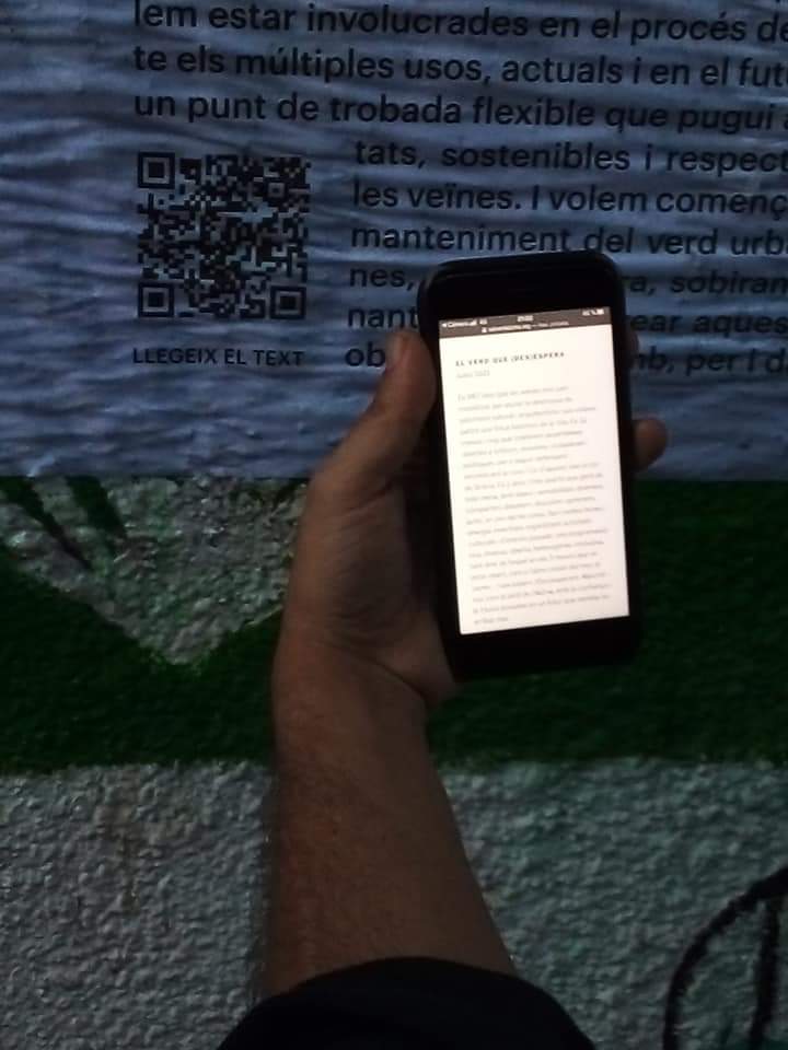 SalvemAlzina's tweet photo. 🗣️📢 Hem penjat el darrer article-manifest al mur de l'alzina‼️ El podeu llegir sencer gràcies al codi QR. Es fa difícil confiar en un consistori, @Bcn_Gracia i @bcn_ajuntament, que repetidament en diu una per acabar fent-ne una altra. 😡 #MalgratTot Seguim! #DefensemElVerd 💚 https://t.co/dTp2uGO14M
