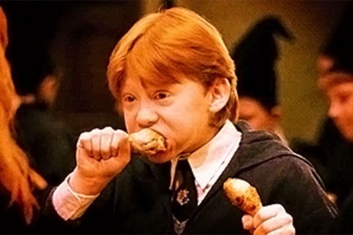 TheDailyHPotter's tweet photo. Fact... All the food you see in the great hall scenes is 100% real 🍗 https://t.co/zSvB5biQtG