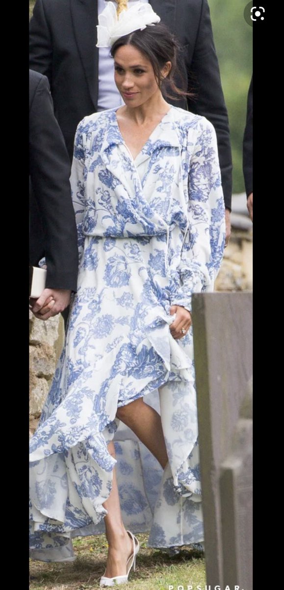 newsussexstan's tweet photo. I like it! dress AND hat - #fightme! and thank you to my sis @alegrafitzgera1 💕 #havemyback https://t.co/V7bhWgL4Ga