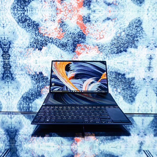 ASUS_ib's tweet photo. No estamos en Narnia, ni tampoco en Matrix, pero sí que estamos ante la revolucionaria pantalla secundaria del #ZenBook Duo 14. 🤩
📸 @aaron_realzola
#ASUS #InSearchOfIncredible #ScreenPad #PantallaSecundaria https://t.co/XmG5DHLUPv