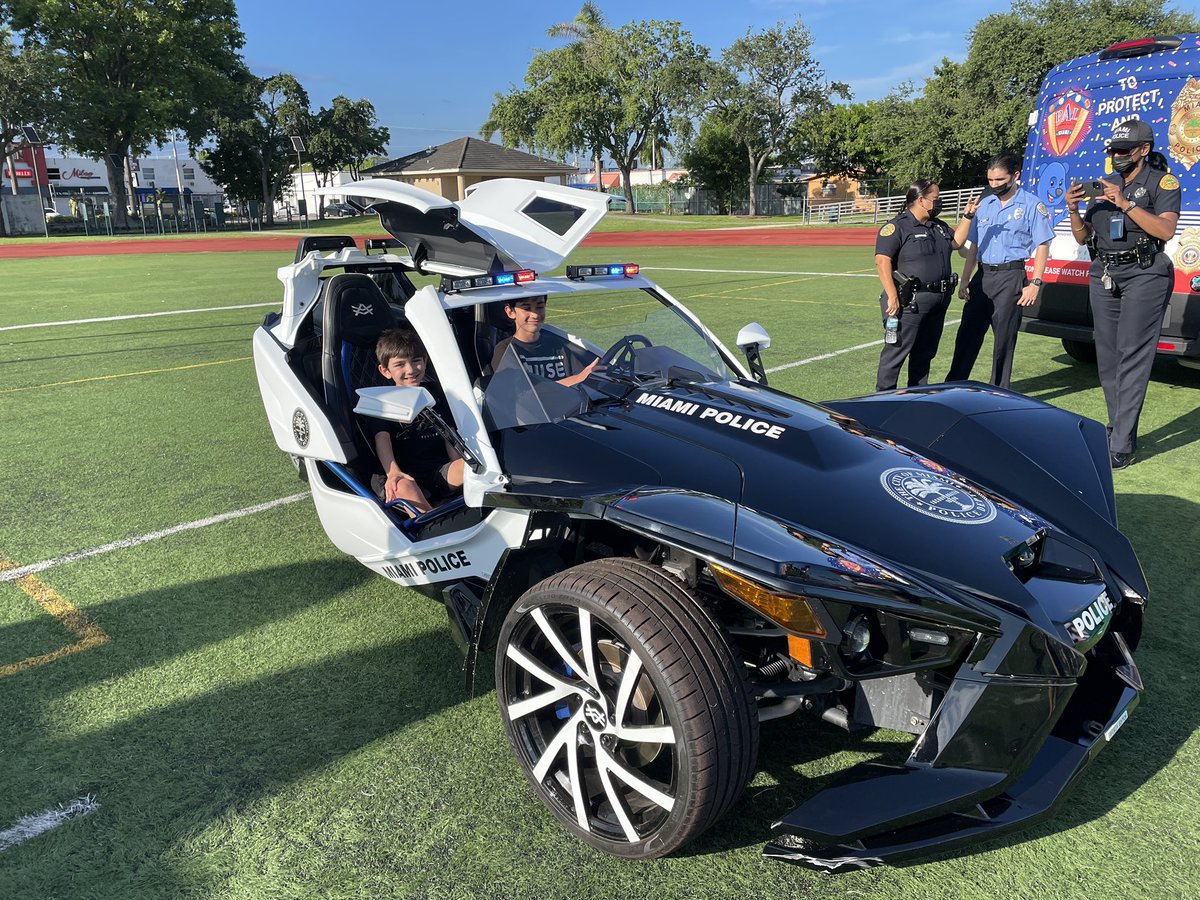 Neighbors_MP's tweet photo. Actions speak louder than words!  Thank you @alexDLPmiami,  your amazing Team @MiamiPD  @CityofMiamiFire for a one of a kind event for our community! https://t.co/CRjDC7Kq8k