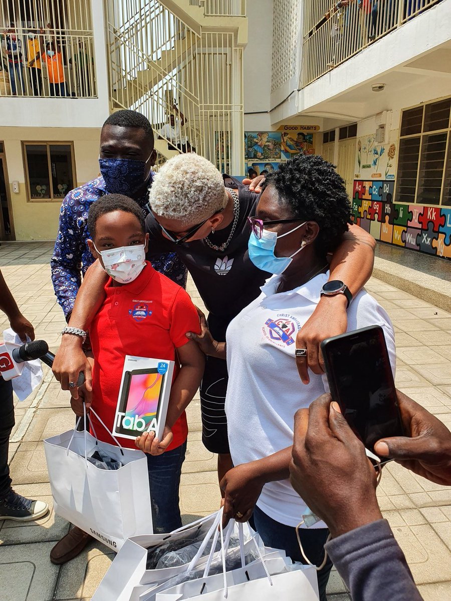 GhSourcecode's tweet image. Samsung Ghana and KFC did their bits, Oswald got the Tab A
😲😲