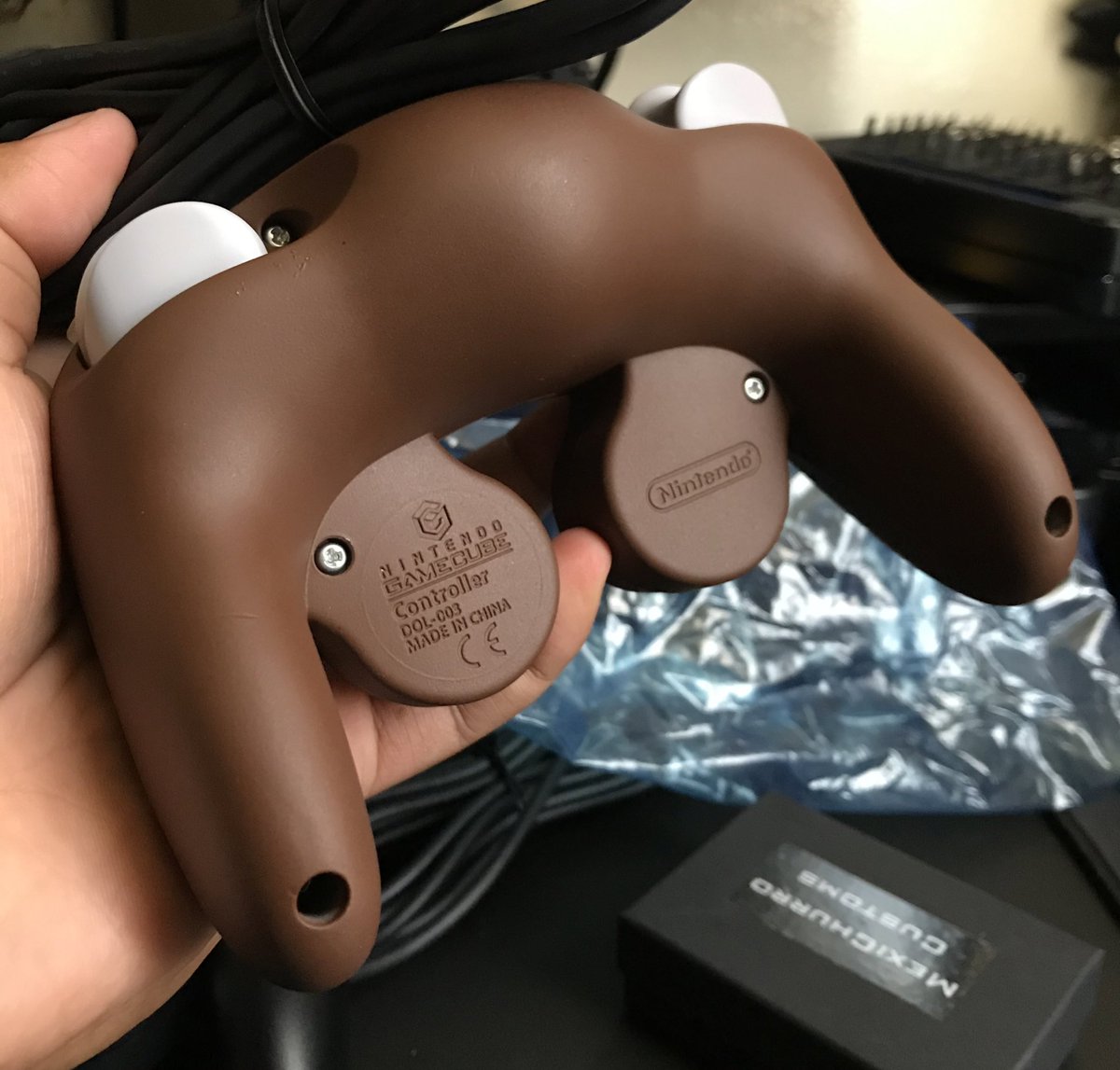 senoretromods's tweet photo. Alrighty everyone, we gon do it! In exactly one week, one lucky person will win this controller complete with custom buttons by me and metal sticks! To enter the giveaway:
1. Follow @Mexichurro_C 🙋🏽‍♂️
2. Retweet and share with as many people as you can!🗣

Good Luck Everyone!😎👍🏽🔥 https://t.co/jDAbL0XVHM