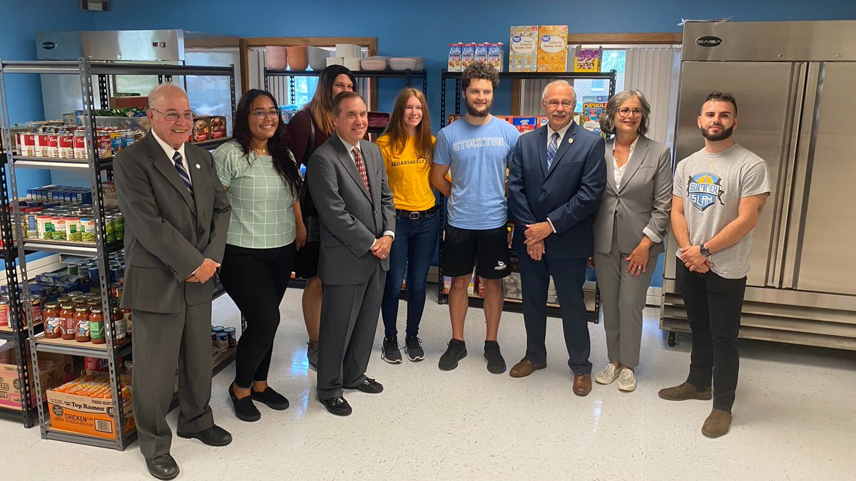 .<a href="/SpeakerCoughlin/">Speaker Craig J. Coughlin</a> &amp; <a href="/AsmJohnArmato/">Former Assemblyman John Armato</a> Visit Stockton University to Discuss College Food Insecurity and the Hunger-Free Campus Act Grant Award

assemblydems.com/coughlin-armat…