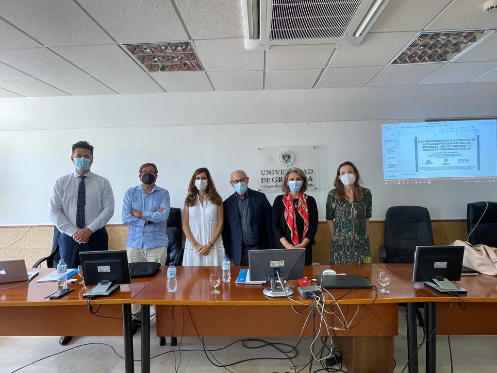¡Enhorabuena a Marina García Carmona, profesora del departamento de Didáctica y Organización escolar, que ayer jueves defendió su plaza de titular!

faedumel.ugr.es/pages/tablon/*…