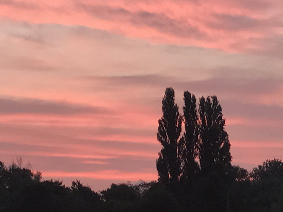 gds001's tweet photo. Early morning mood… https://t.co/2mVVnLwApz