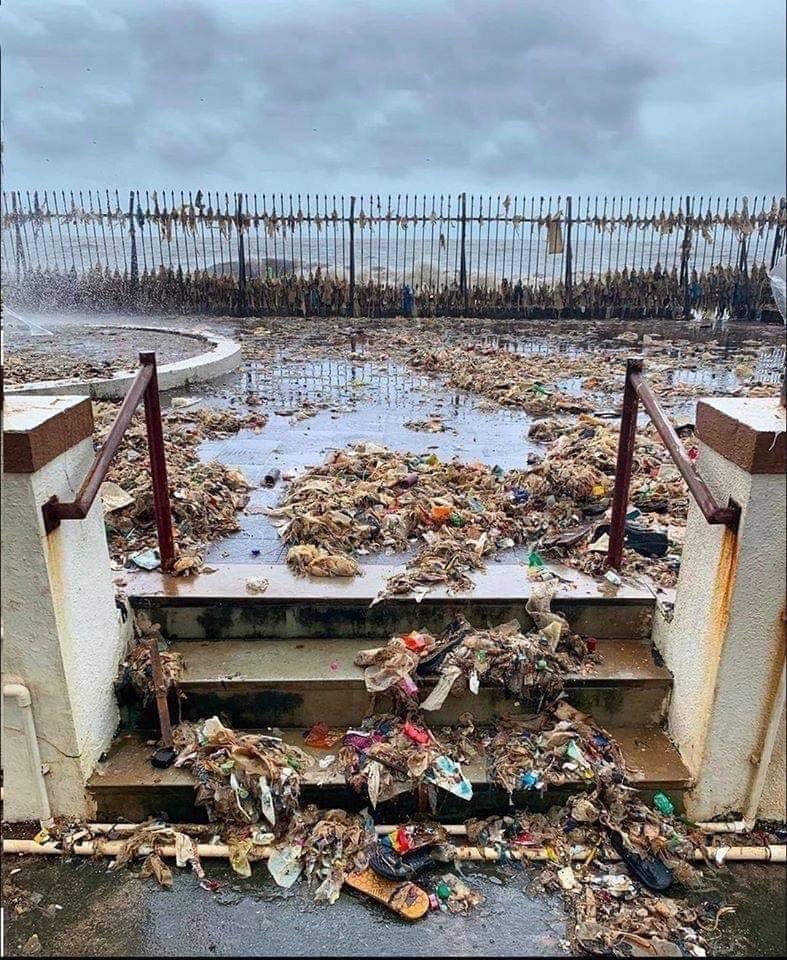 Uiteindelijk geeft de zee terug wat van ons is.