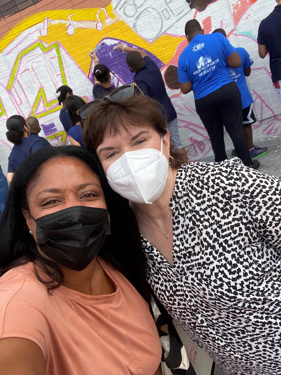 GoodShepherdNYC's tweet photo. @DOEChancellor helped us paint a beautiful mural at #SBAAM funded by Murals & Pop-up Performance Grants - sponsored by Dept of Cultural Affairs + City Cultural Aid for Summer Rising providers. This project helps students develop artistic skills taught by NYC teaching artists. โค๏ธ https://t.co/VET5rz0DSv