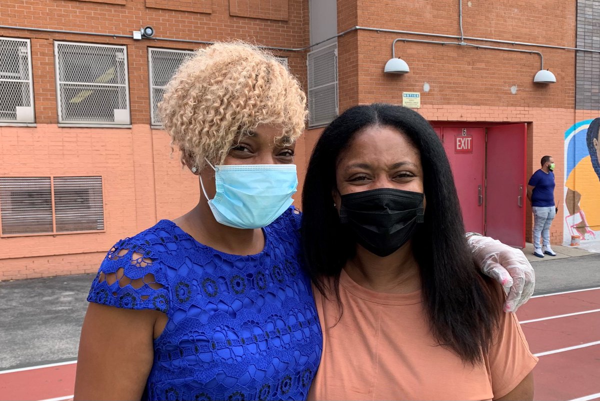 GoodShepherdNYC's tweet photo. @DOEChancellor helped us paint a beautiful mural at #SBAAM funded by Murals & Pop-up Performance Grants - sponsored by Dept of Cultural Affairs + City Cultural Aid for Summer Rising providers. This project helps students develop artistic skills taught by NYC teaching artists. โค๏ธ https://t.co/VET5rz0DSv