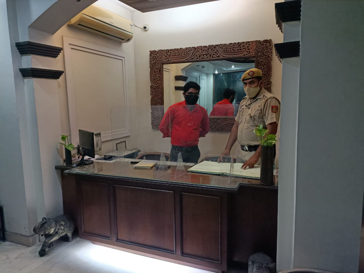 DCPSEastDelhi's tweet photo. #DCPSoutheast
#PreIndependenceDay #SecurityChecking
#Assiduous staff of Southeast Distt #checked all the hotels and guest houses located in the vicinity to ascertain the inhibition of any mischievous activity.
@HMOIndia @LtGovDelhi @CPDelhi @DelhiPolice https://t.co/mMNDijUJGm