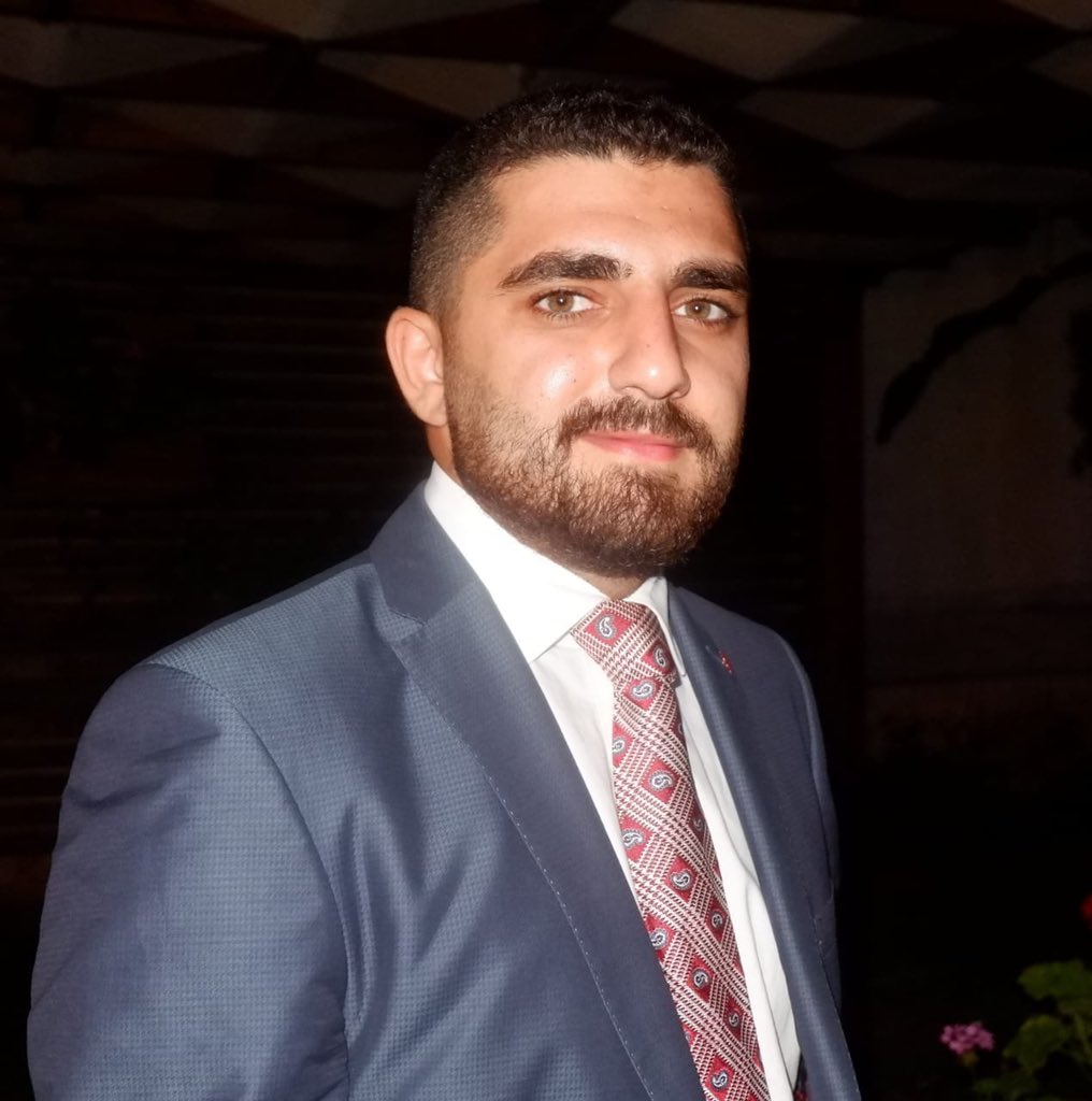 FakihConsul's tweet photo. النجاح فخر واعتزاز 
نبارك اليوم للأستاذ المحامي شوقي محمد فقيه النجاح بدورة نقابة المحامين ان شاء الله الى المزيد من النجاح والتقدم. https://t.co/ZKMgLy2ozr