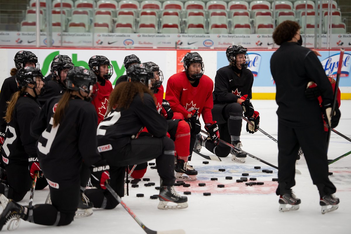 HockeyCanada's tweet photo. Big moment for the women’s U18 campers … a first skate in Team Canada colours. 🇨🇦 https://t.co/mxSWQBaPfw