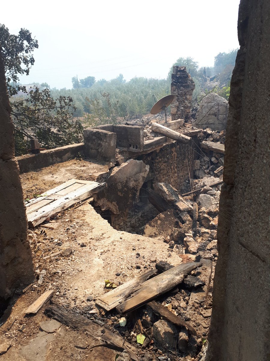 Evim yandı kendi imkânlarıma saatlerce söndurmeye çalıştım  sınava gideceğim güzergâh sürekli yanıyor ulaşım imkanları çok zor lütfen  #kpssertelensin