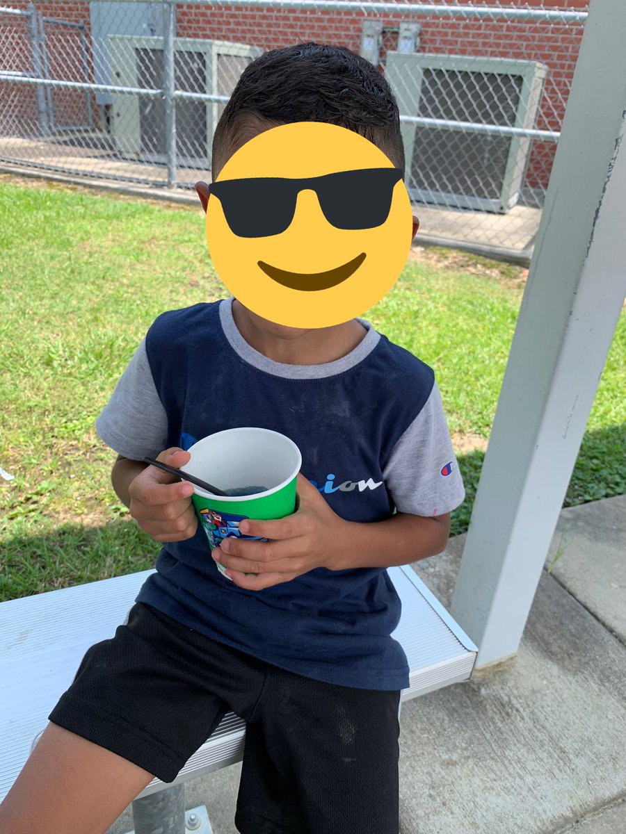 laurenfjohnson1's tweet photo. Last day of summer school and Kona Ice!! ๐๐ปโค๏ธ #helloheatwave @ChocoPrimary https://t.co/kHvTAn6nPa
