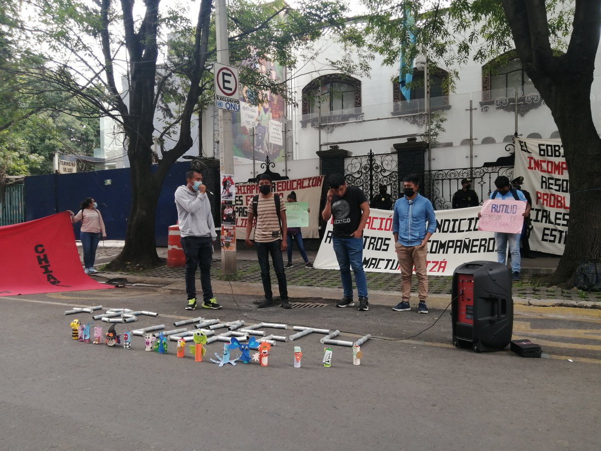 . <a href="/ONUDHmexico/">ONU-DH México</a> <a href="/CINUmexico/">ONU Noticias México</a> <a href="/CINUmexico/">ONU Noticias México</a> padres de familia y estudiantes normalistas rurales de #Mactumatzá en #Chiapas solicitan que se vele por los derechos humanos de lxs #95LibresYa que injustamente están procesadxs por defender y exigir su derecho a la educación.