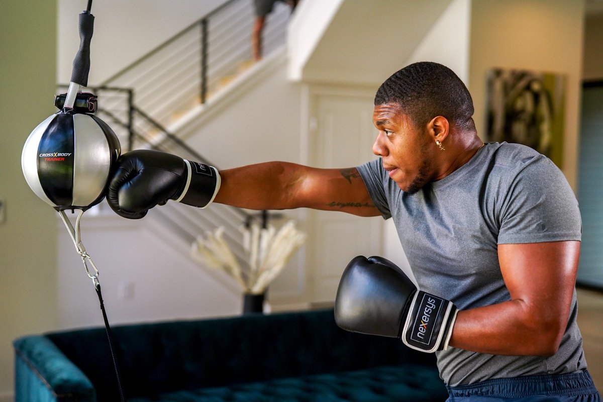 NEXERSYS's tweet photo. #Boxing burns calories AND builds muscle 💪 Just check out those guns! https://t.co/OdnqCOkf2w